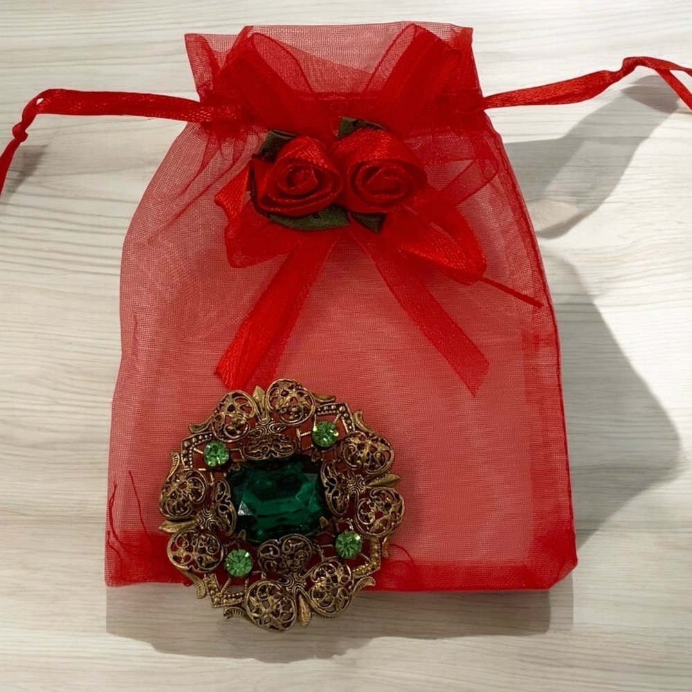 Vintage West Germany Ornate Brass Filigree Emerald Green Rhinestone Brooch Pin - Picture 4 of 8